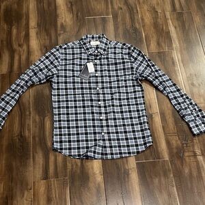 NEW Men’s plaid blue button up shirt small